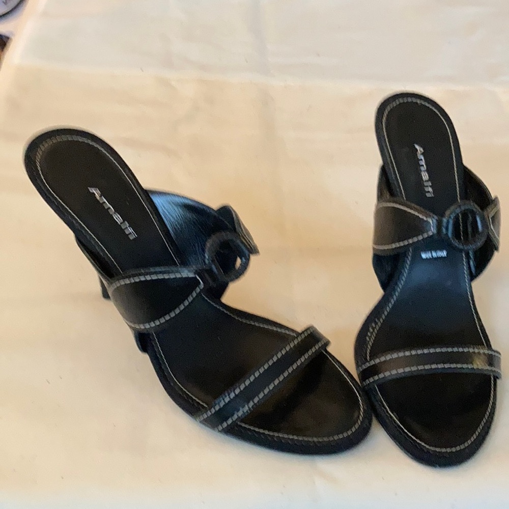 Beautiful 4” high heel slide with beautiful contrast stitching details.